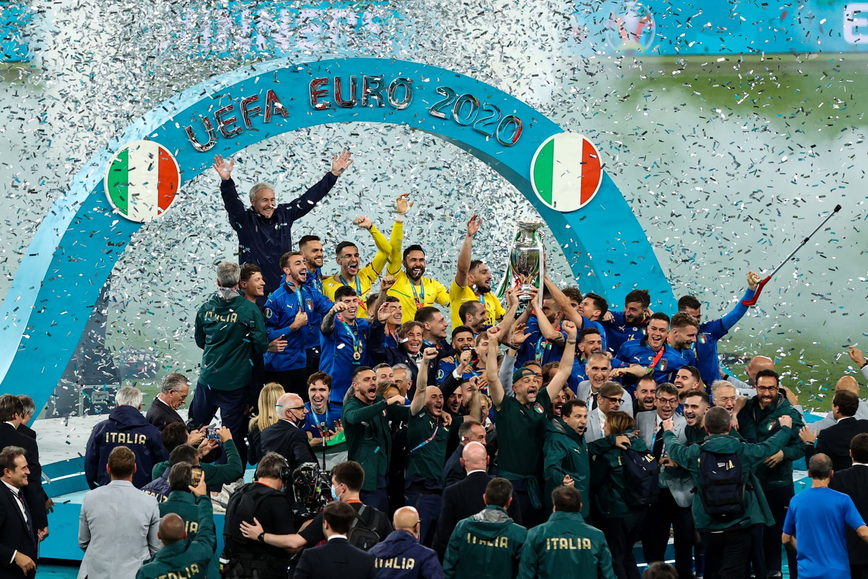 20210712-image-mb-dpa-Italien mit Pokal