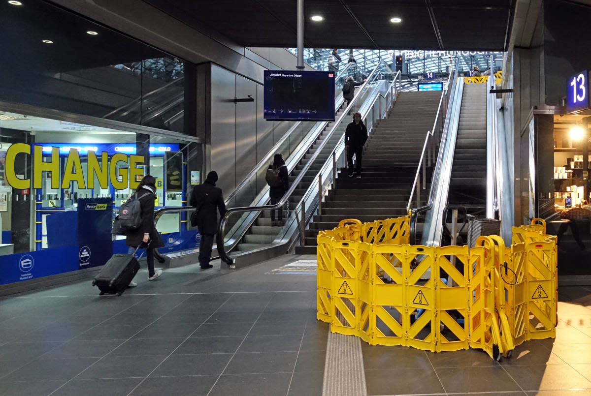 20230308-image-imago-mb-Defekte Rolltreppe im Berliner Hauptbahnhof
