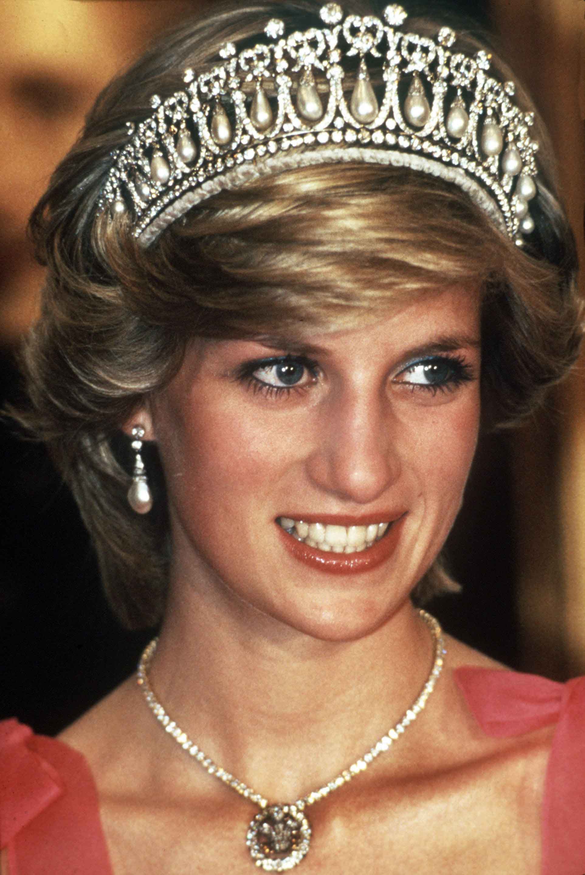 Lady Diana mit Krone